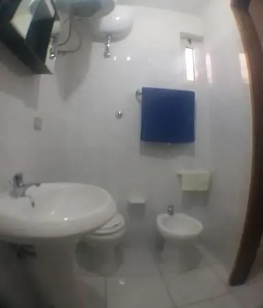 Monolocale 4 Posti Con Cucina E Parcheggio Gratuito Appartement