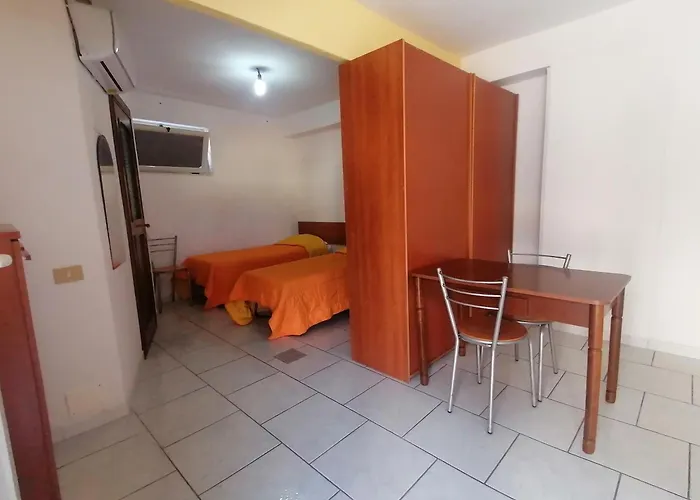 Monolocale 3 Letti Con Cucina E Parcheggio Gratuito Appartamento Candela